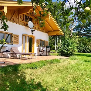 https://ferienhaus-veronika-mit-2000qm-garten-und-bergblick.com-bavaria.com